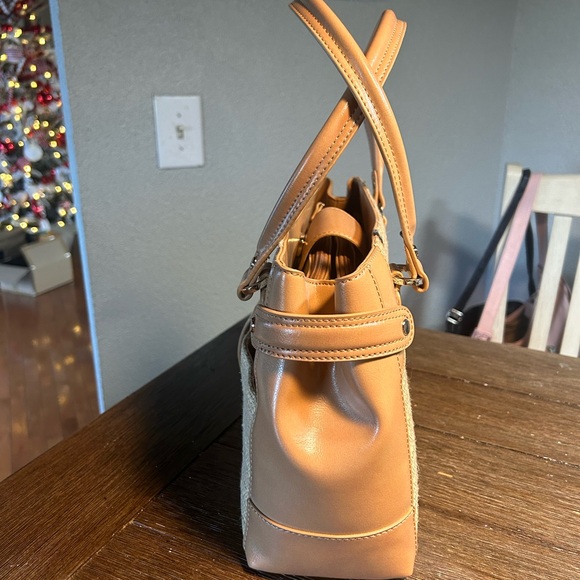 NWOT Liz Claiborne woven straw and leather handbag - Picture 4 of 9